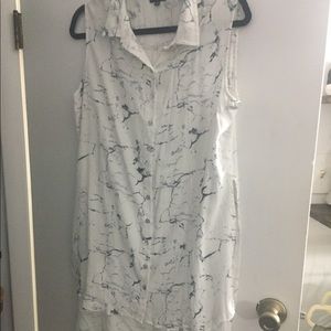 Sleeveless top with train